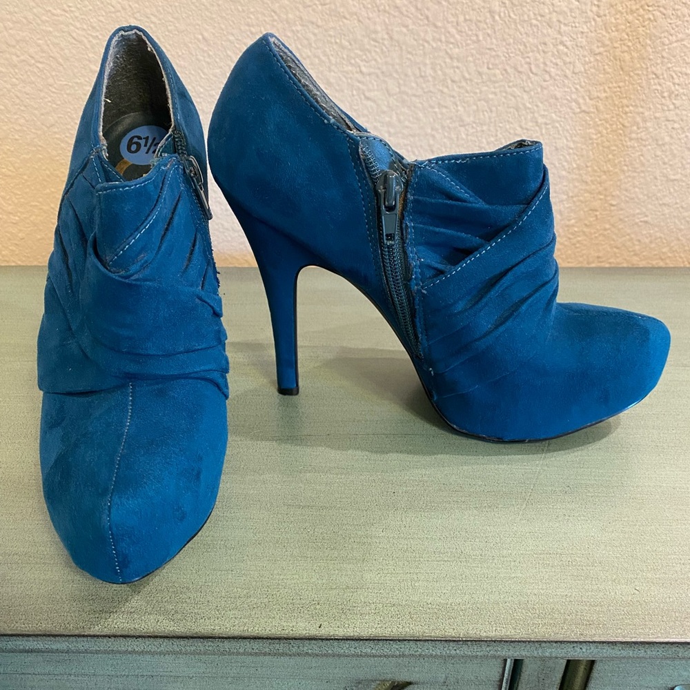 G by Guess ankle booties